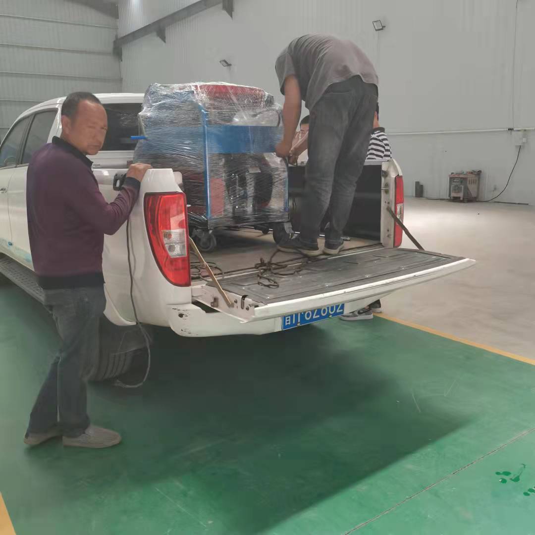 皮卡车装载高压清洗机