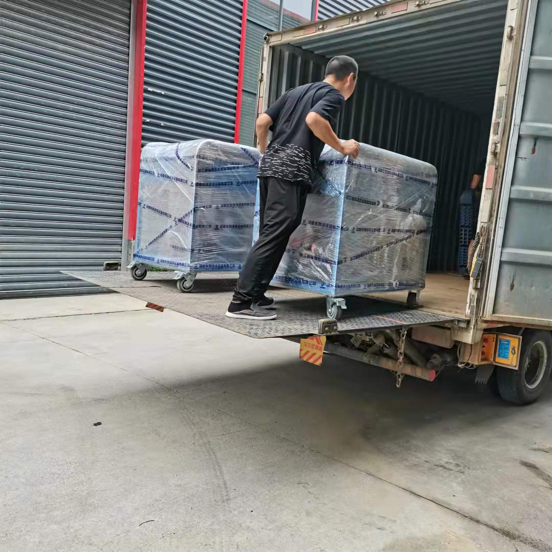 高压清洗机装车准备发货