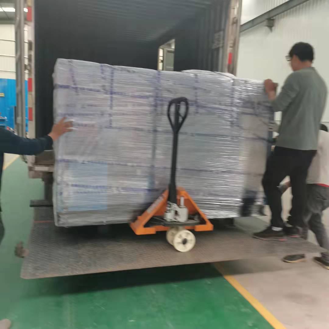 手动叉车装车作业