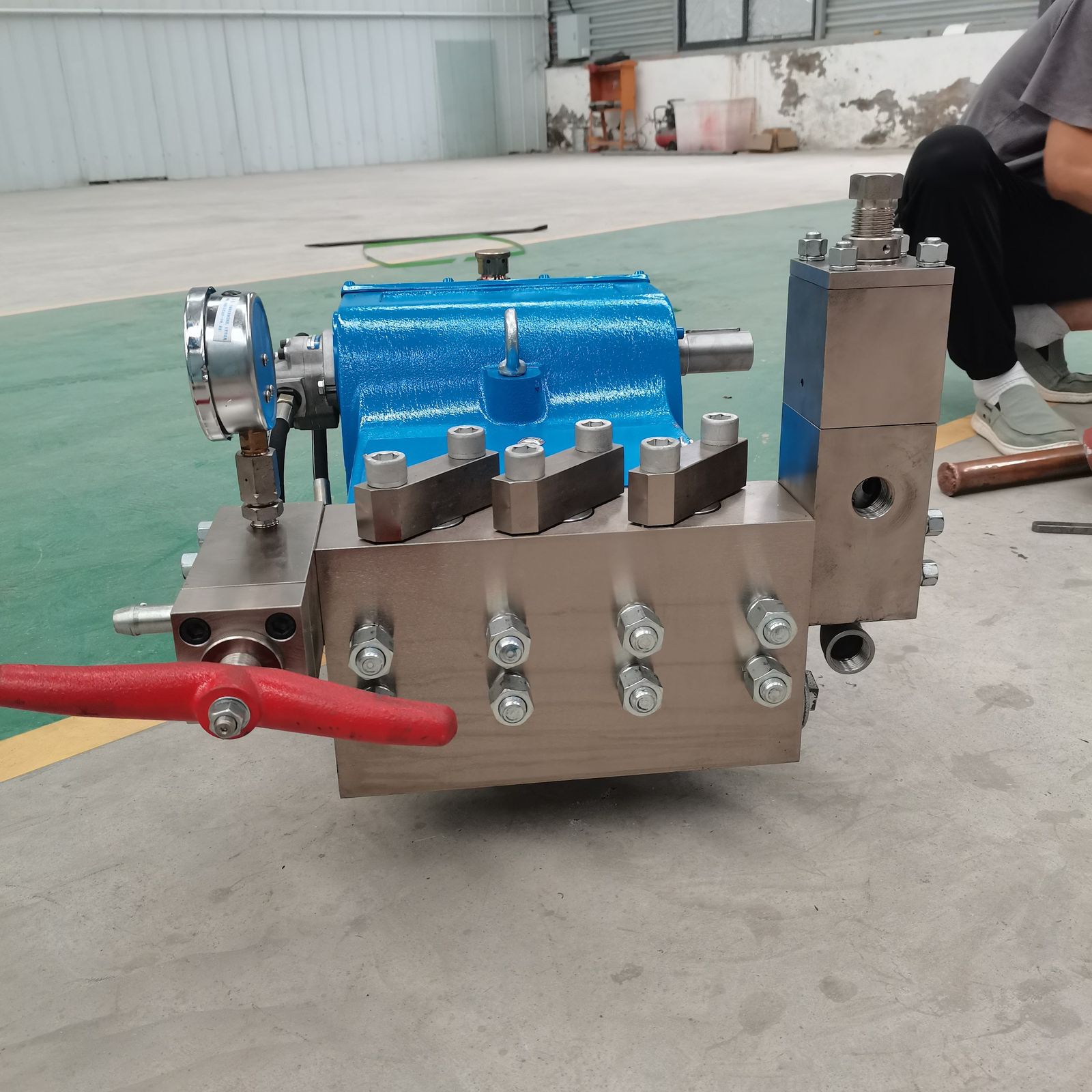 新型静压手动泵 500bar 高压金属三联柱塞式水射流液压泵-3
