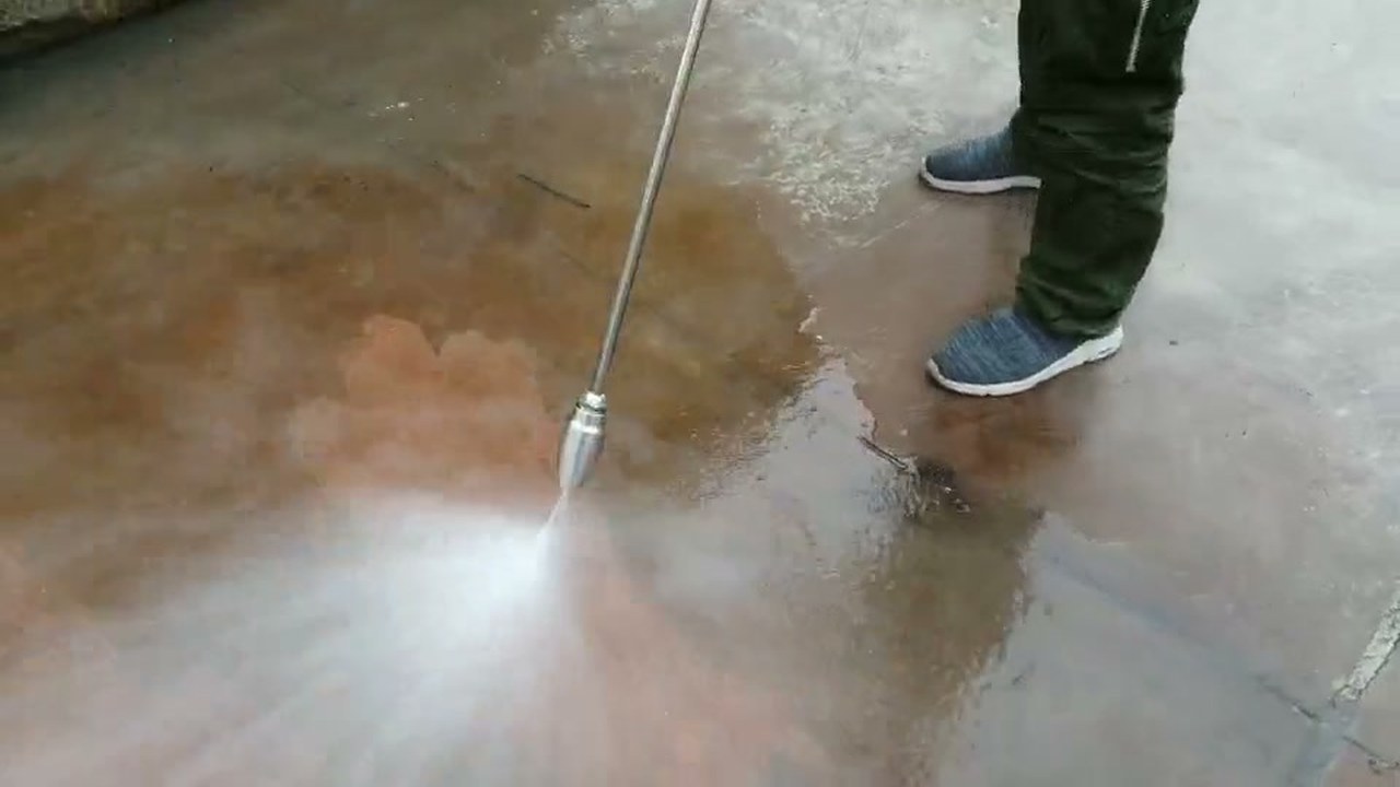 高压水枪地面油污清洗